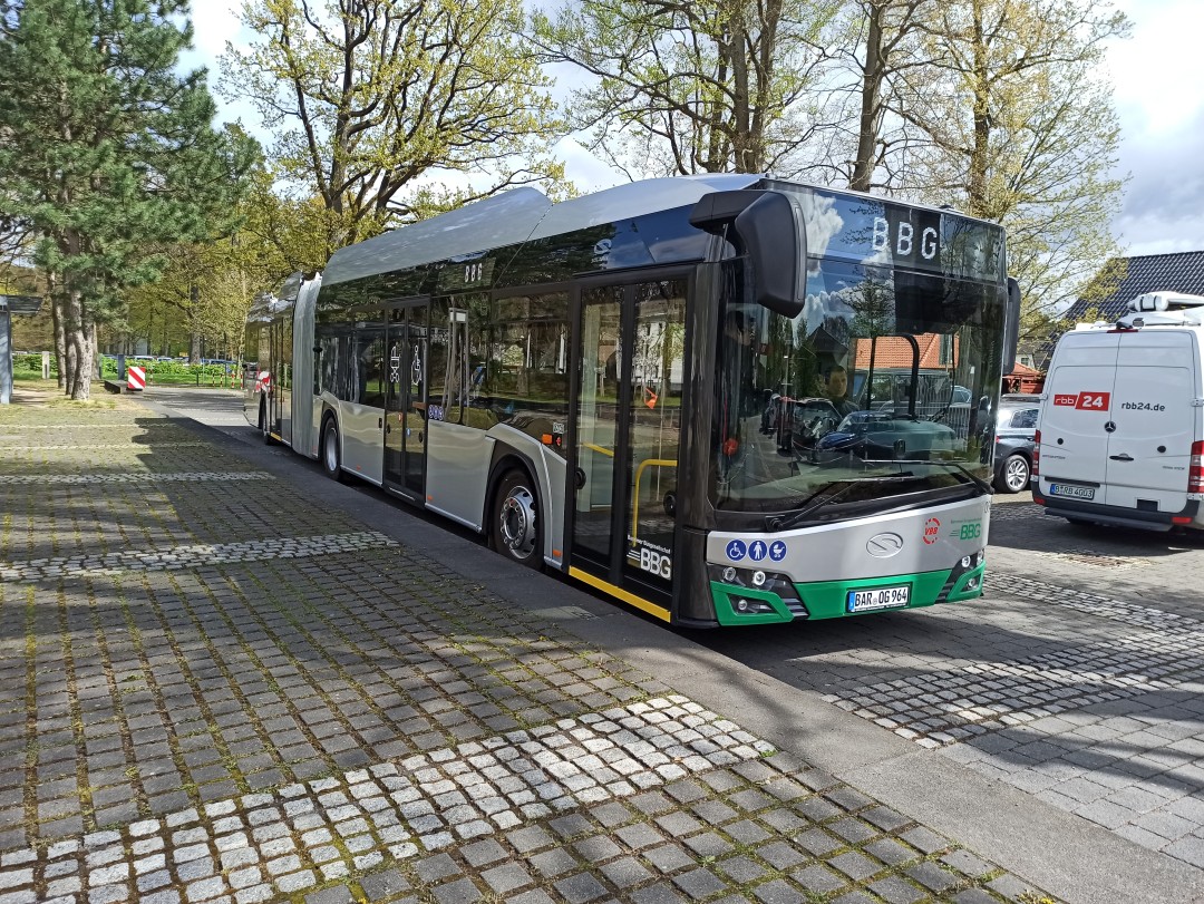 Gelenkobus Nr. 052 vom polnischen Typ Solaris Trollino 18 Kiepe IMC